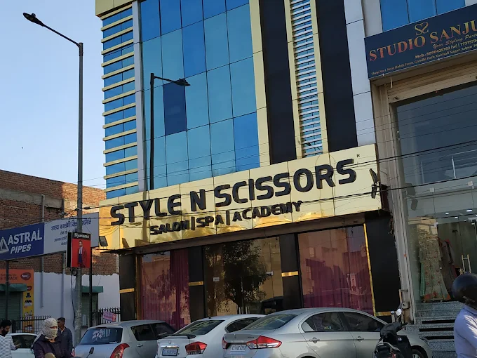 Style 'n' Scissors